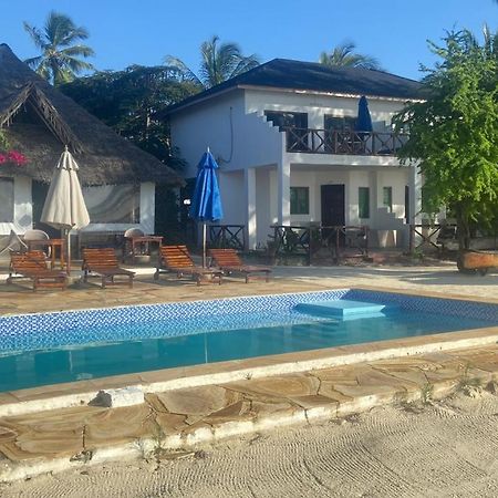 Kaure Sand Beach Lodge اوروا المظهر الخارجي الصورة