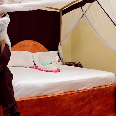 Kaure Sand Beach Lodge اوروا الغرفة الصورة